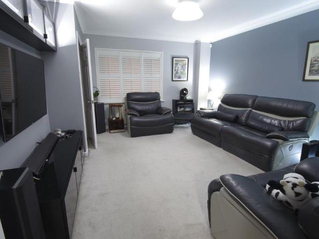 3 bedroom semi detached house to rent
