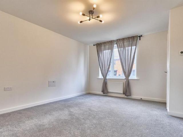 3 bedroom semi detached house to rent