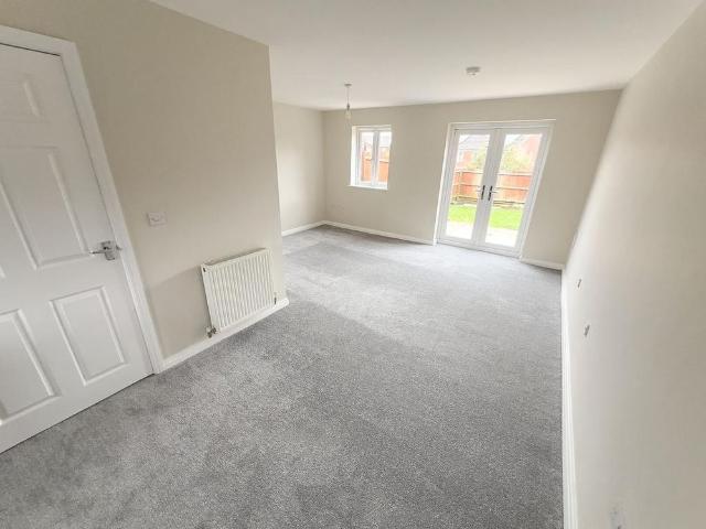 3 bedroom semi detached house to rent