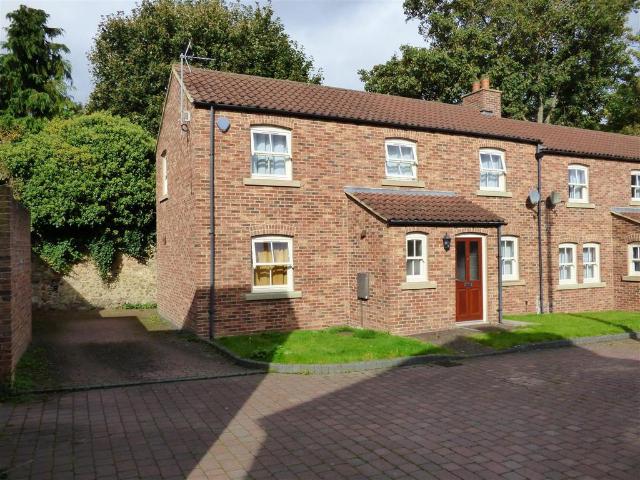 3 bedroom semi detached house to rent