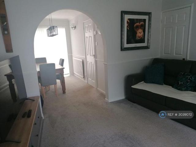 3 bedroom semi detached house to rent