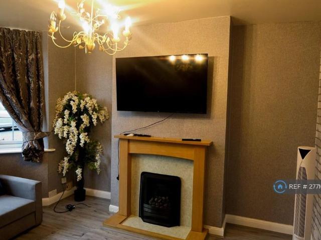 3 bedroom semi detached house to rent