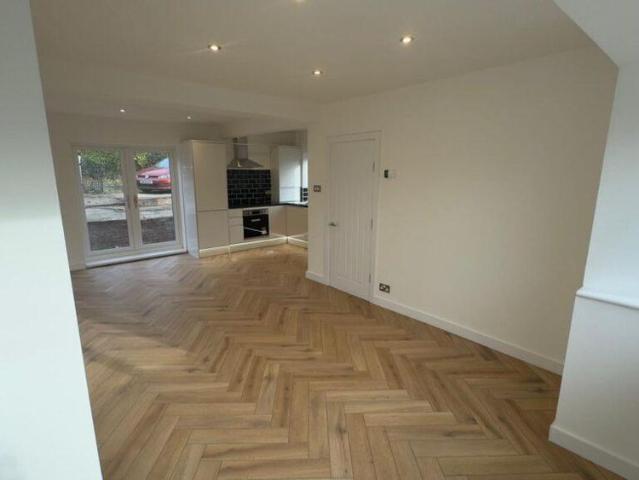 3 bedroom semi detached house to rent