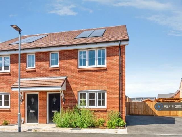 3 bedroom semi detached house to rent