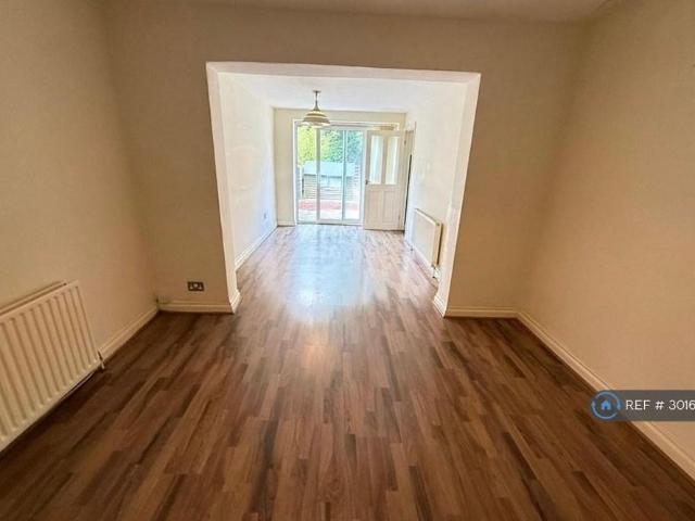 3 bedroom semi detached house to rent