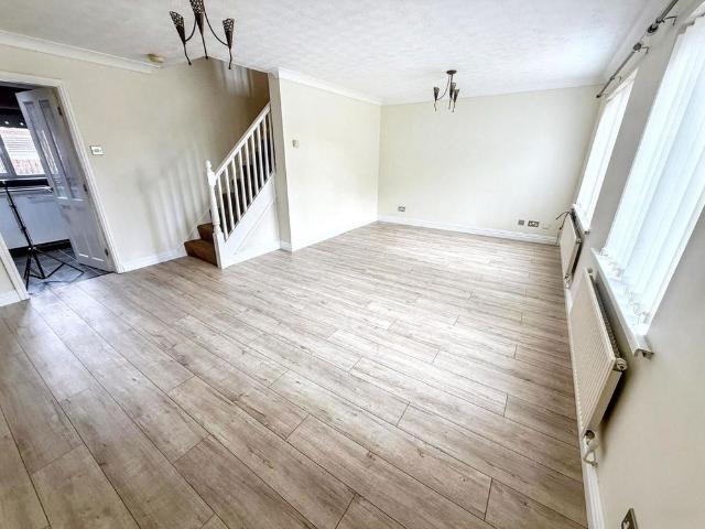 3 bedroom semi detached house to rent