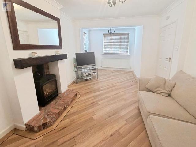 3 bedroom semi detached house to rent