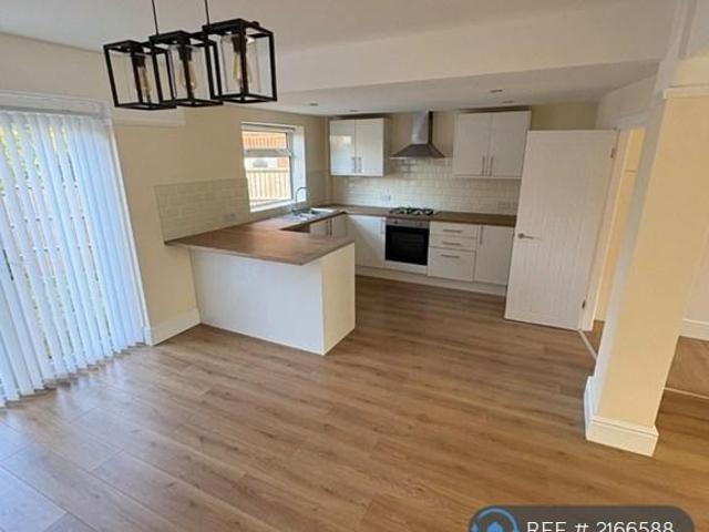 3 bedroom semi detached house to rent