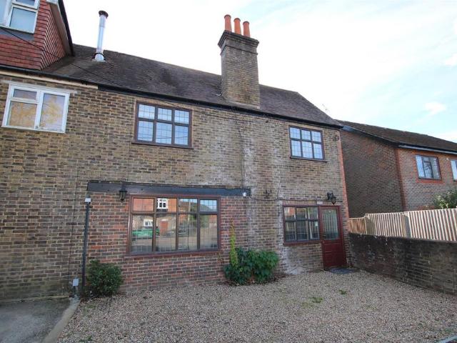3 bedroom semi detached house to rent
