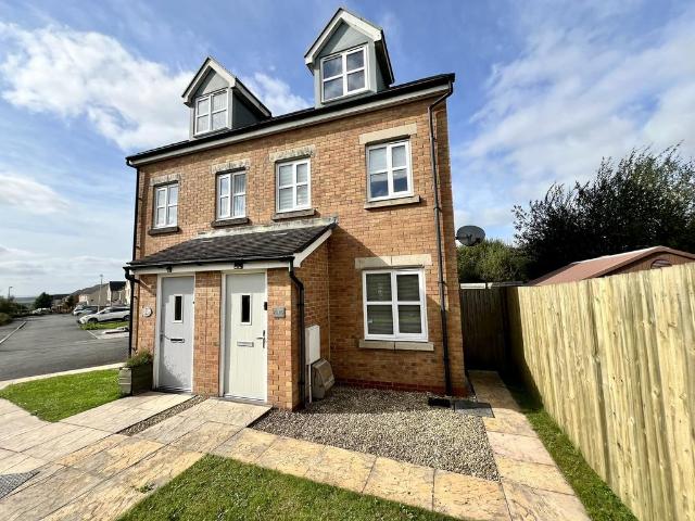 3 bedroom semi detached house to rent