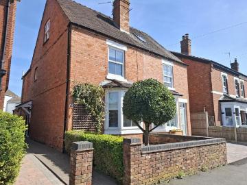 House for rent in Burhill - Garden, Equipped kitchen