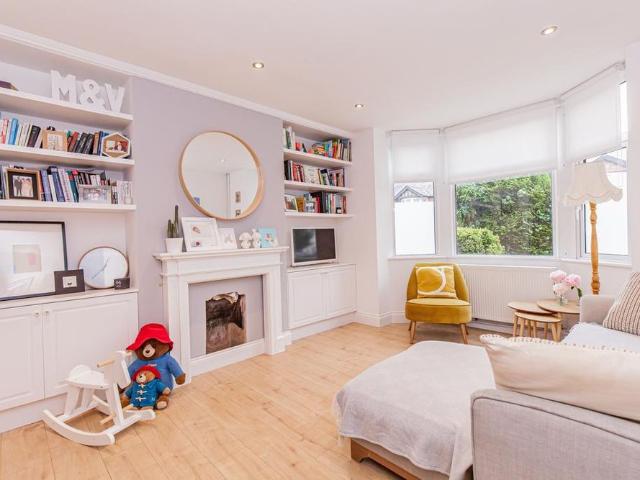 3 bedroom semi detached house to rent