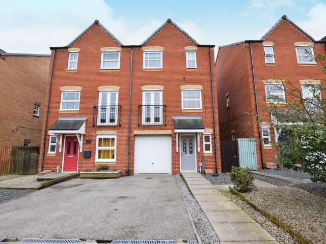 3 bedroom semi detached house to rent