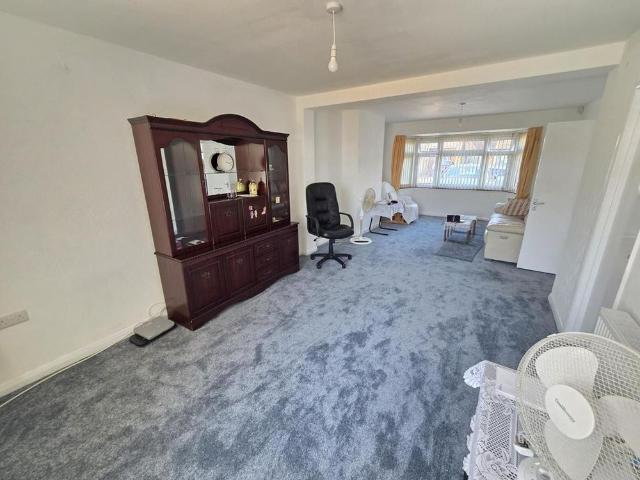 3 bedroom semi detached house to rent