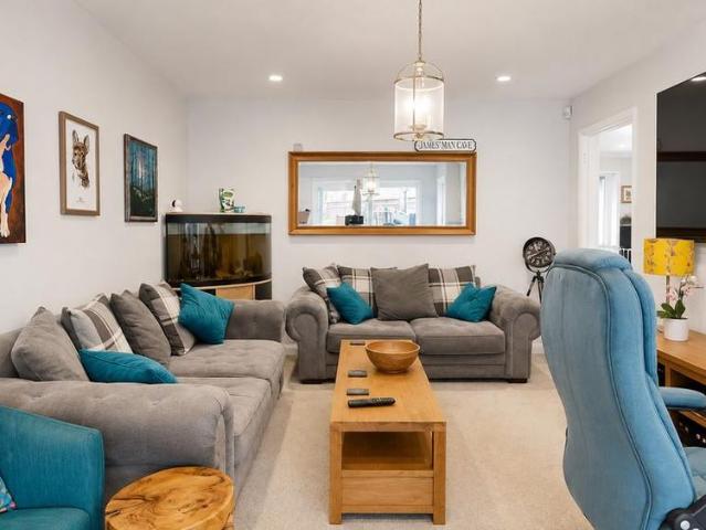 3 bedroom semi detached house to rent