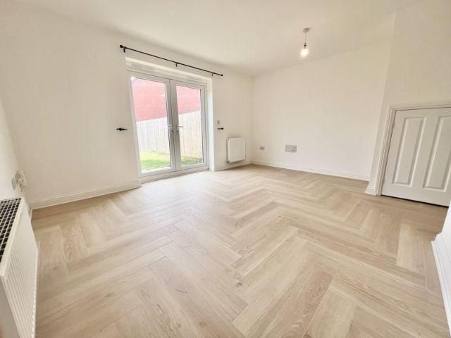 3 bedroom semi detached house to rent