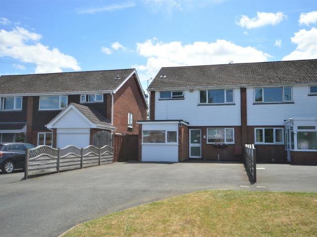 3 bedroom semi detached house to rent