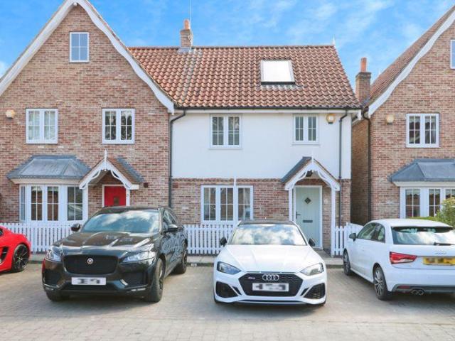 3 bedroom semi detached house to rent