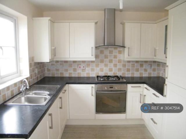 3 bedroom semi detached house to rent