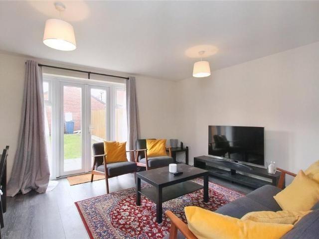 3 bedroom semi detached house to rent