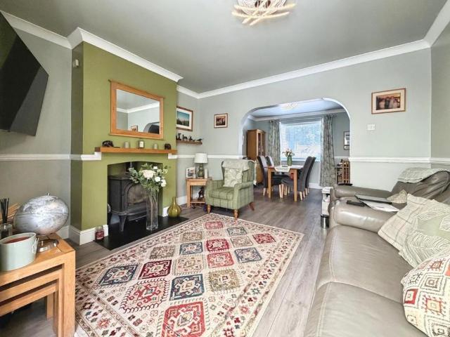 3 bedroom semi detached house to rent
