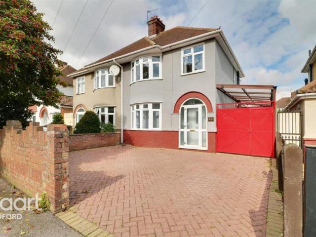 3 bedroom semi detached house to rent