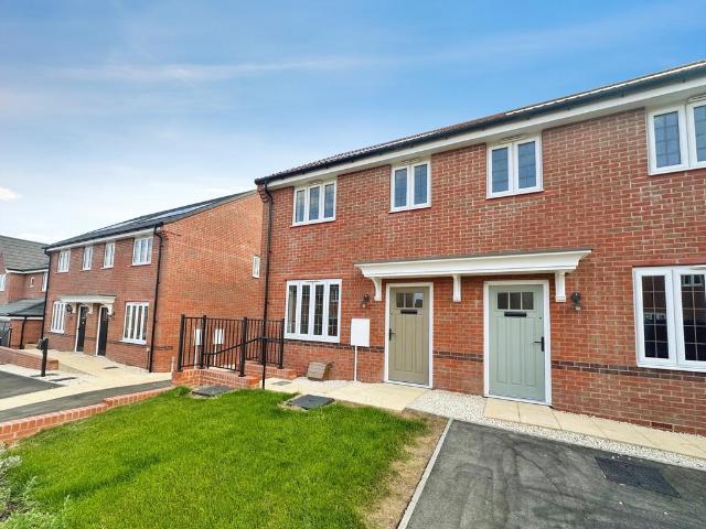 3 bedroom semi detached house to rent