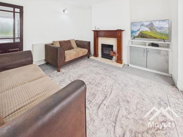 3 bedroom semi detached house to rent