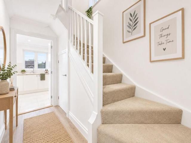 3 bedroom semi detached house to rent