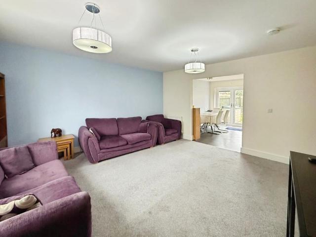 3 bedroom semi detached house to rent