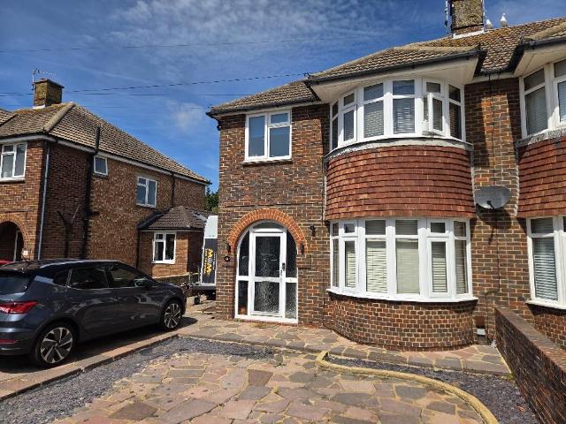 3 bedroom semi detached house to rent