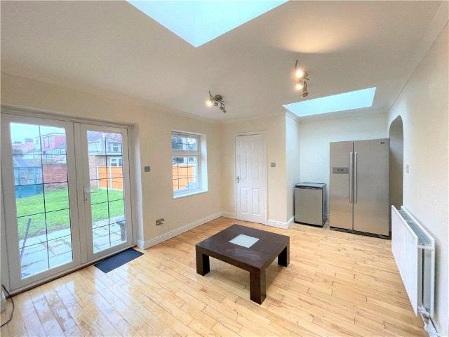 3 bedroom semi detached house to rent
