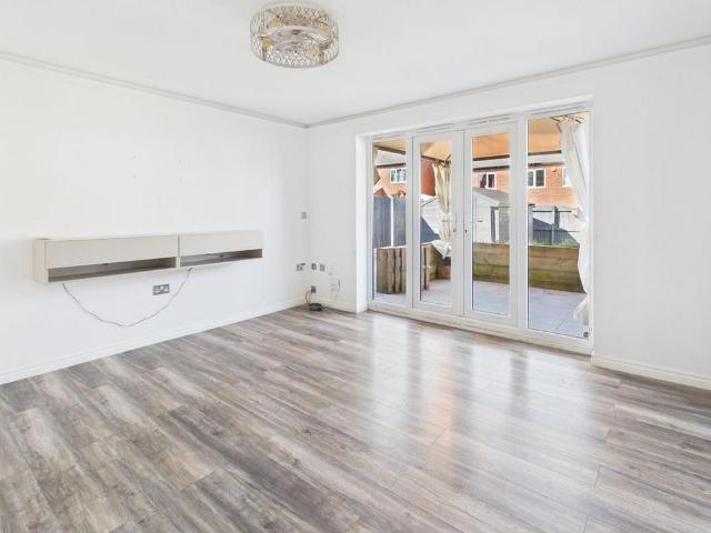 3 bedroom semi detached house to rent