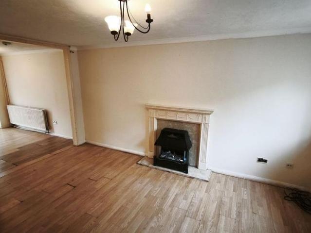 3 bedroom semi detached house to rent
