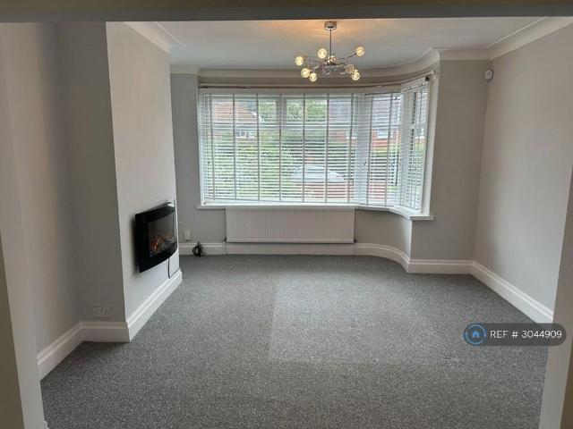 3 bedroom semi detached house to rent