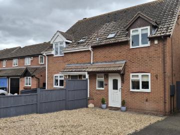 3 bedroom semi detached house to rent