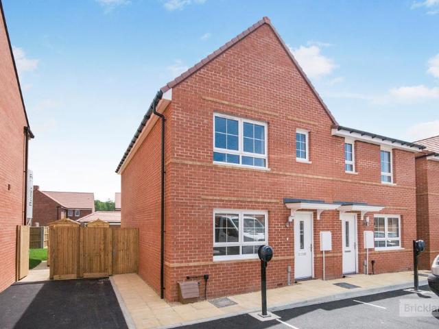 3 bedroom semi detached house to rent