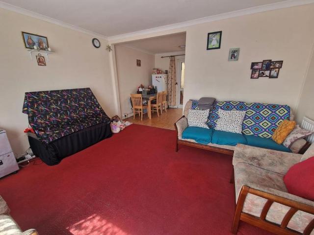 3 bedroom semi detached house to rent