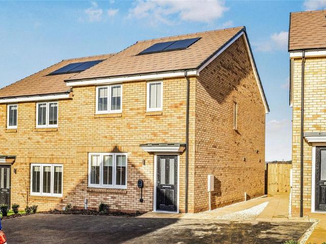 3 bedroom semi detached house to rent
