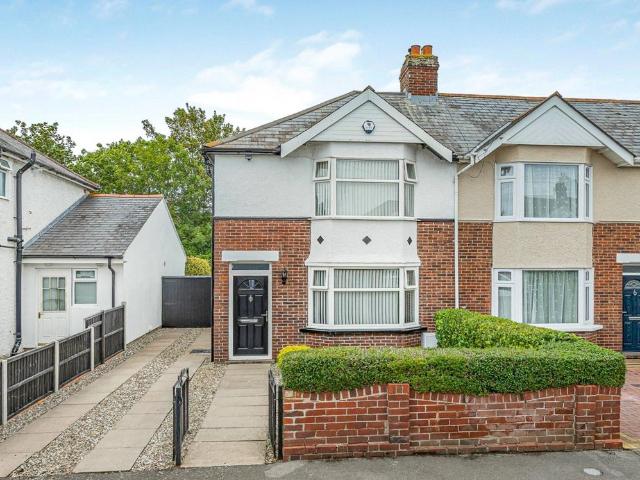 3 bedroom semi detached house to rent