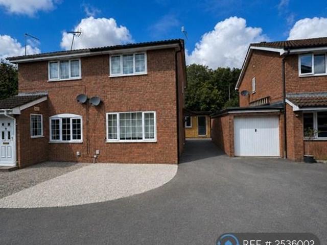 3 bedroom semi detached house to rent