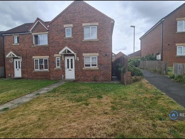 3 bedroom semi detached house to rent