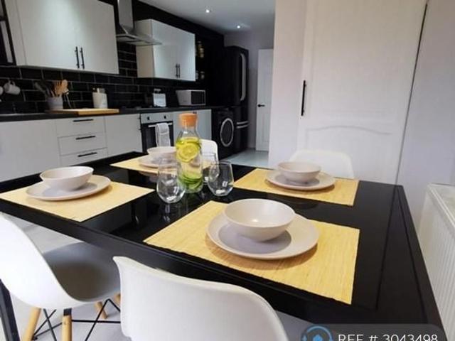 3 bedroom semi detached house to rent