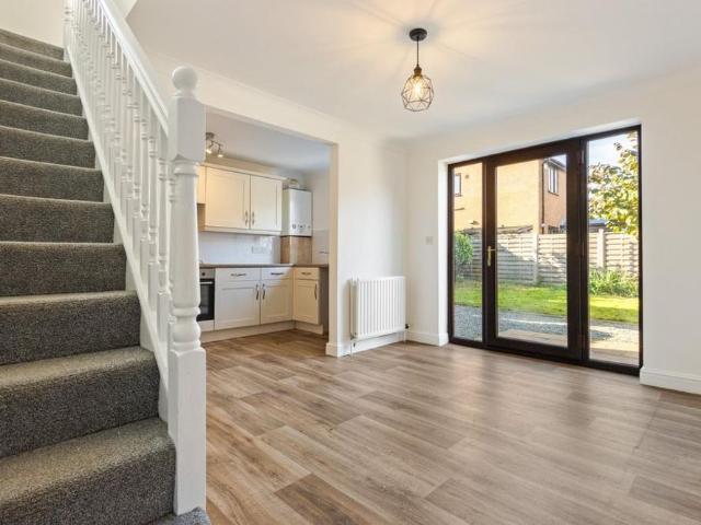 3 bedroom semi detached house to rent