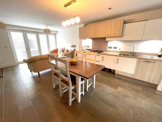3 bedroom semi detached house to rent