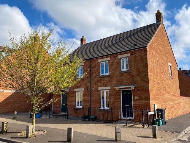 3 bedroom semi detached house to rent