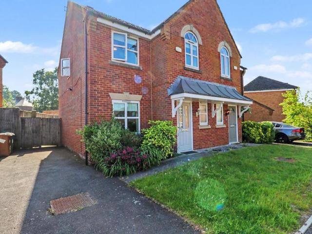 3 bedroom semi detached house to rent