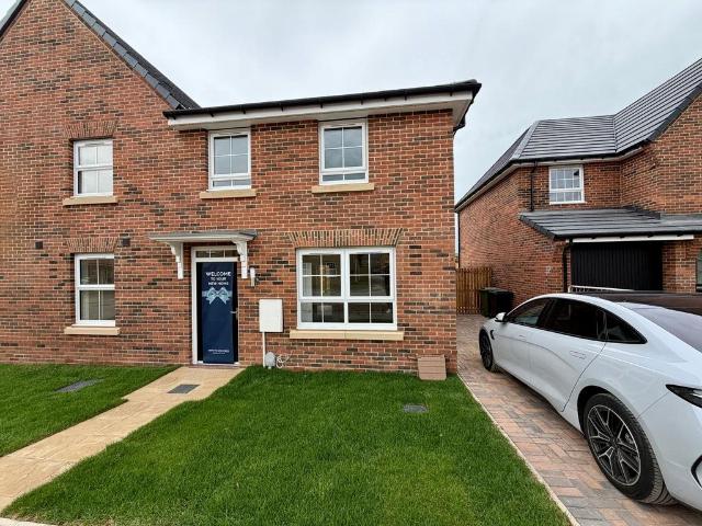 3 bedroom semi detached house to rent