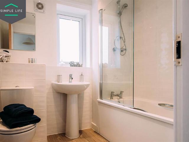 3 bedroom semi detached house to rent