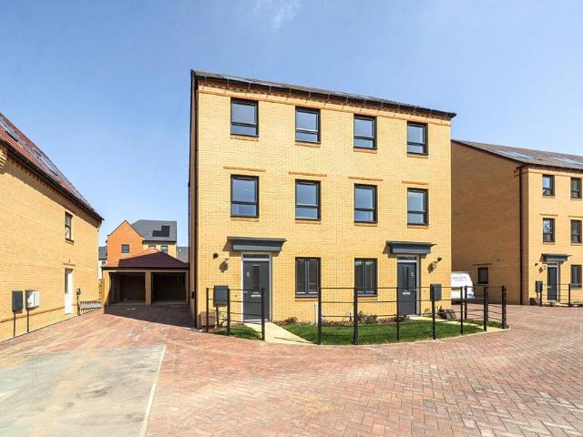 3 bedroom semi detached house to rent